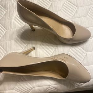 Tan heels worn 3 times scuffed on side still cute